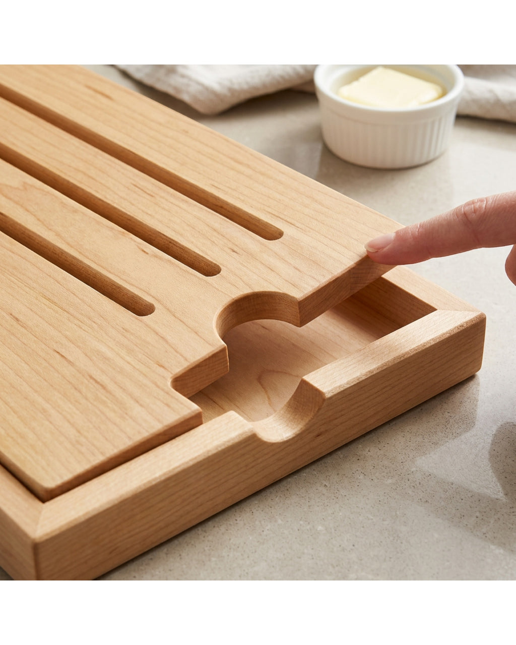 Mossl Maple Slatted Bread Cutting Board 42 x 28 cm - Detail view